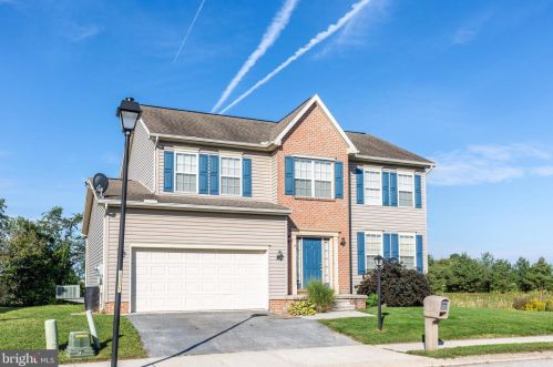 7 Sycamore Ct, Littlestown PA  17340-9239 exterior