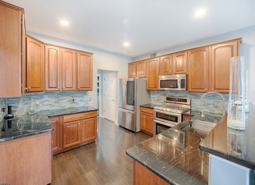 84 Ln Costa Dr, Annandale NJ  08801-1665 exterior