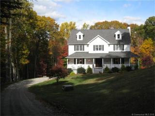 28 Golden Hl Ln, Huntington CT  06484-1674 exterior
