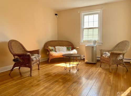 14 Frederick St, East Brunswick, NJ 08816-3826