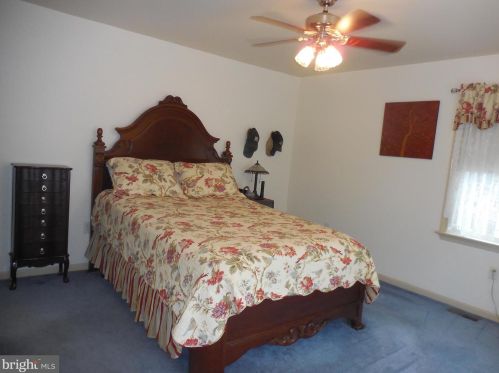1114 Hunters Chase Ln, Lebanon PA  17046-1575 exterior