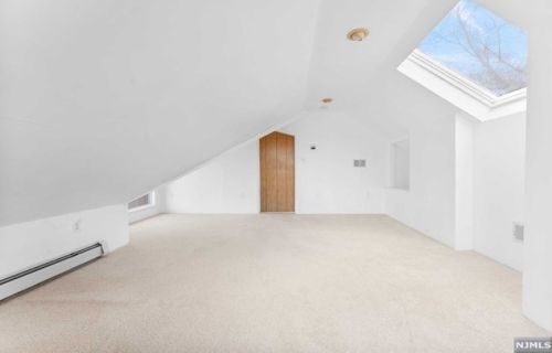 17 Hickory Dr, Oakland NJ  07436-2519 exterior