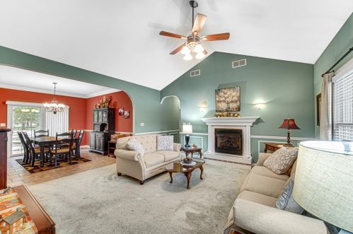 11411 Oakwood Dr, Wheatfield, IN 46392-9405