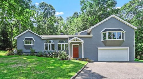 38 Candle Hill Rd, Danbury CT  06812-2414 exterior