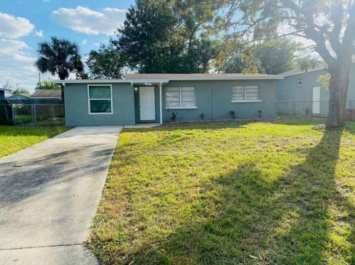 518 Flame Tree Dr, Ruskin, FL 33572-2516