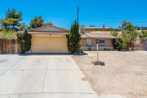 15692 Fresno Ct, Victorville, CA 92395-3475