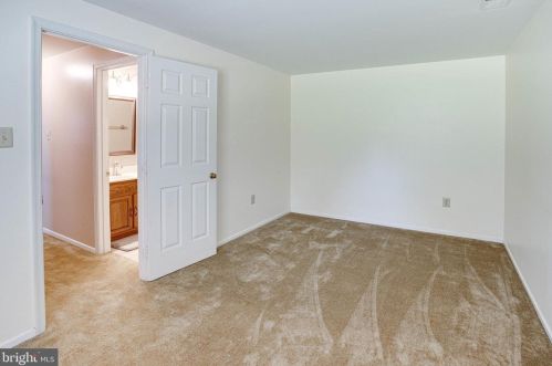 3522 Caledonia Cir, Woodbridge VA  22192-1063 exterior