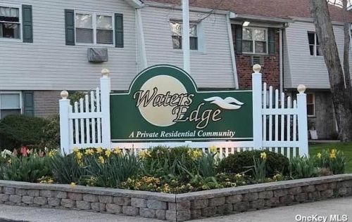 40-62 4th St, Canaan Lake, NY 11772-2138