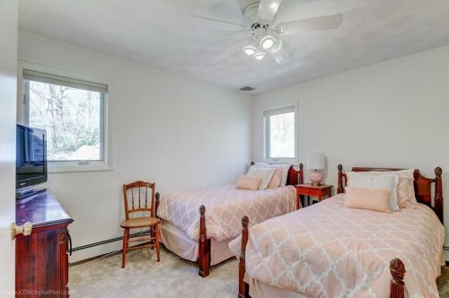 306 Walmsley Ln, South Kingstown RI  02874-3618 exterior