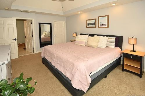 1 Jacobs Hill Rd, Ellington CT  06029-3117 exterior