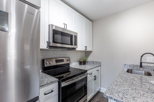 1247 Chapel St, Cincinnati OH 45206-1204 exterior