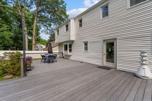 21 Yorkshire Dr, Airmont NY  10901-7217 exterior
