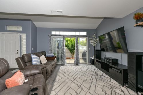 738 Jasmine Cir, Santa Rosa CA 95407-6780 exterior