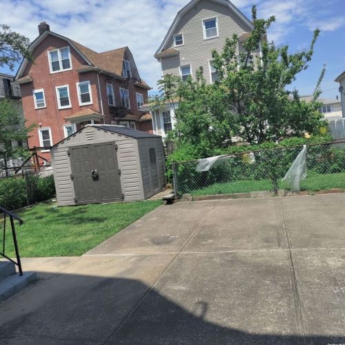 6918 Beach Channel Dr, Far Rockaway NY  11692-1020 exterior