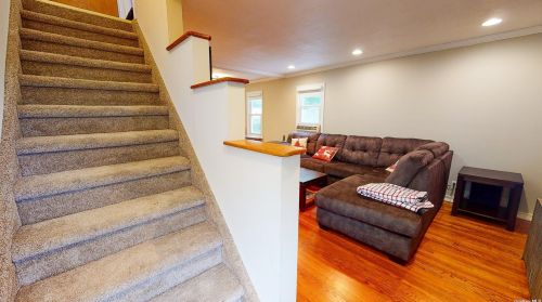 4 Collector Ln, Bethpage, NY 11714-3800