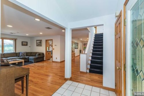 902 Briarwoods Rd, Franklin Lakes NJ  07417-1106 exterior