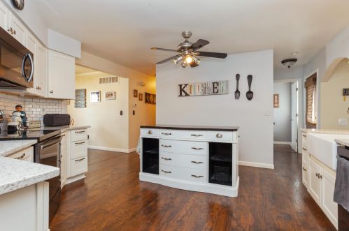5256 25th St, Milwaukee, WI 53209-4905