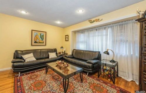 125 Armstrong Rd, New Hyde Park NY  11040-5205 exterior