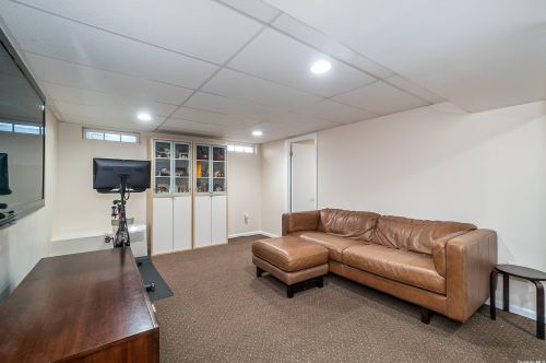 55 Villas Cir, Huntington Station NY  11747-3059 exterior