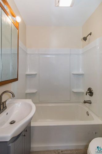 313 59 Ave, Duluth MN 55804-2559 exterior