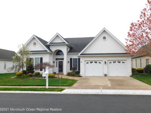 4 Talister Ct, East Freehold, NJ 07728-9249