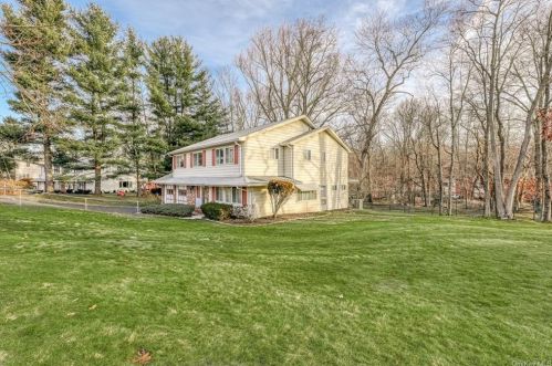 4 Pine Rd, Airmont, NY 10901-4007