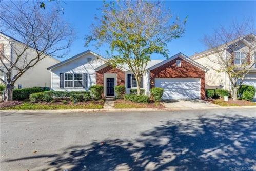 9023 Meadowmont View Dr, Charlotte, NC 28269-6194