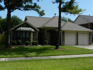 2029 Reef Dr, League City TX  77573-6918 exterior