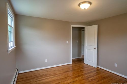 26 Brewer Dr, Bloomfield CT  06002-2010 exterior