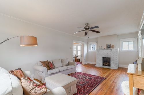 415 18th Ave, Beaver Falls, PA 15010-2945