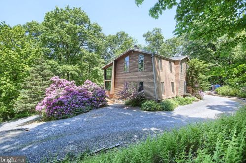 1005 Greggs Rd, Harrisburg, PA 17110-1738