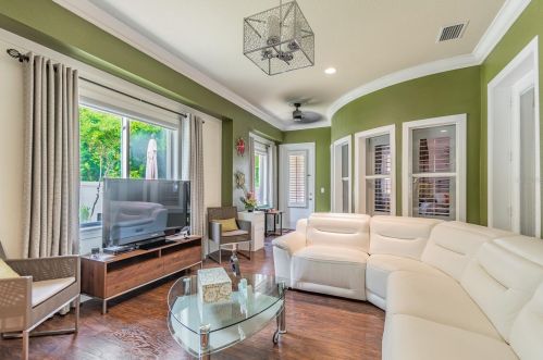 1827 Crooked Oak Ln, Lutz FL  33559-7407 exterior