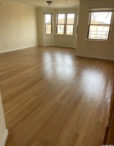 233 Beach 11th St, Far Rockaway, NY 11691-5544