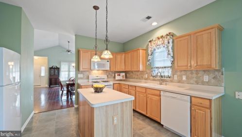 36 Bear Meade Dr, Trenton NJ 08691-3360 exterior