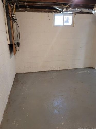 11 Senga Rd, Norwalk CT  06854-2520 exterior