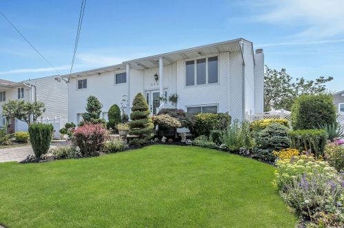 2748 Patricia Ln, North Bellmore, NY 11710-5208