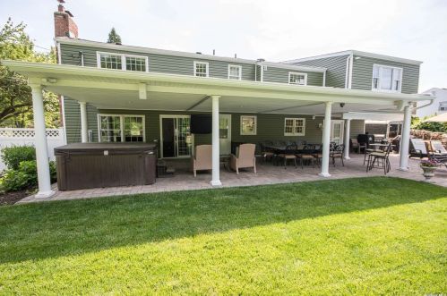 70 Osborne Ave, Mount Sinai NY  11766-3138 exterior