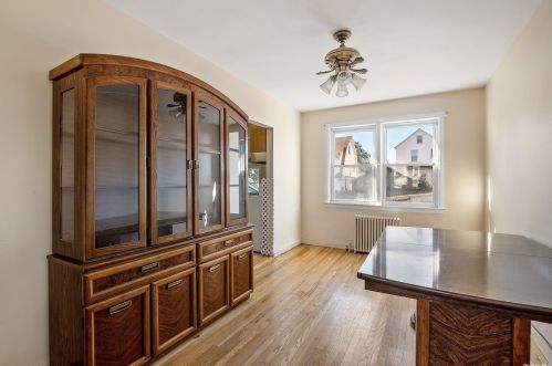 88-18 214th St, Jamaica, NY 11427-1034