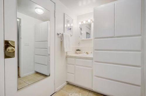 16627 Gilmore St, Van Nuys CA  91406-5610 exterior