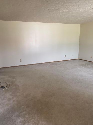 607 Circle Dr, London, OH 43140-9063