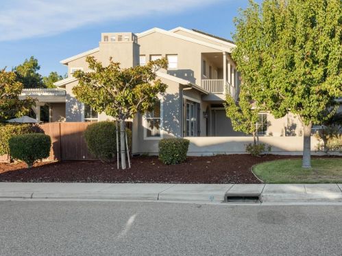 2075 Merlot Dr, Morgan Hill CA  95037-3883 exterior