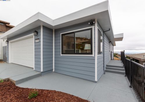 16609 Winding Blvd, San Leandro CA  94578-1248 exterior