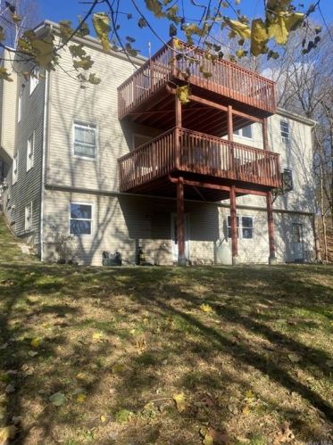 66 Cedar Ave, Pleasantville NY  10570-1933 exterior