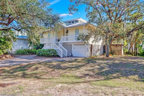 27269 River Royale Ct, Bonita Springs FL  34135-4765 exterior