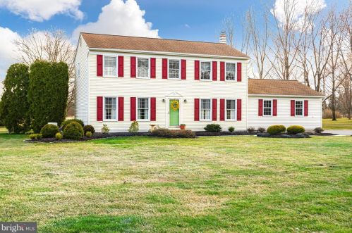 422 White Pine Rd, Columbus, NJ 08022-2204