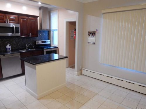 34 Hartley Ave, Mount Vernon NY  10550-1124 exterior