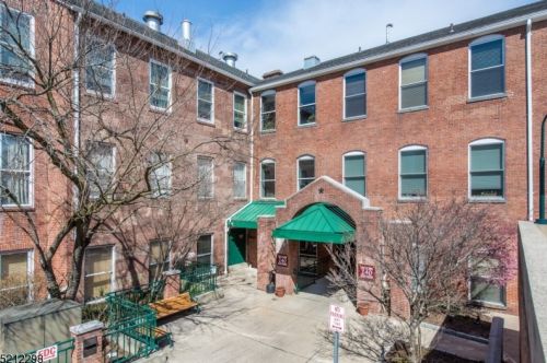 240 Main St, West Paterson NJ  07424-1351 exterior