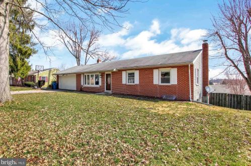 81 Crosswind Dr, Shrewsbury, PA 17361-1839