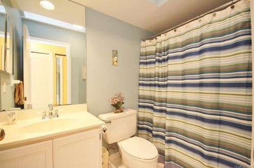 701 Eagle Bay Dr, Crotonville NY  10562-2372 exterior