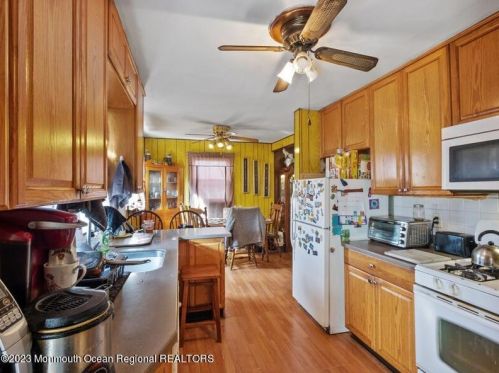 93 Sunset Ave, Tinton Falls NJ  07701-1433 exterior